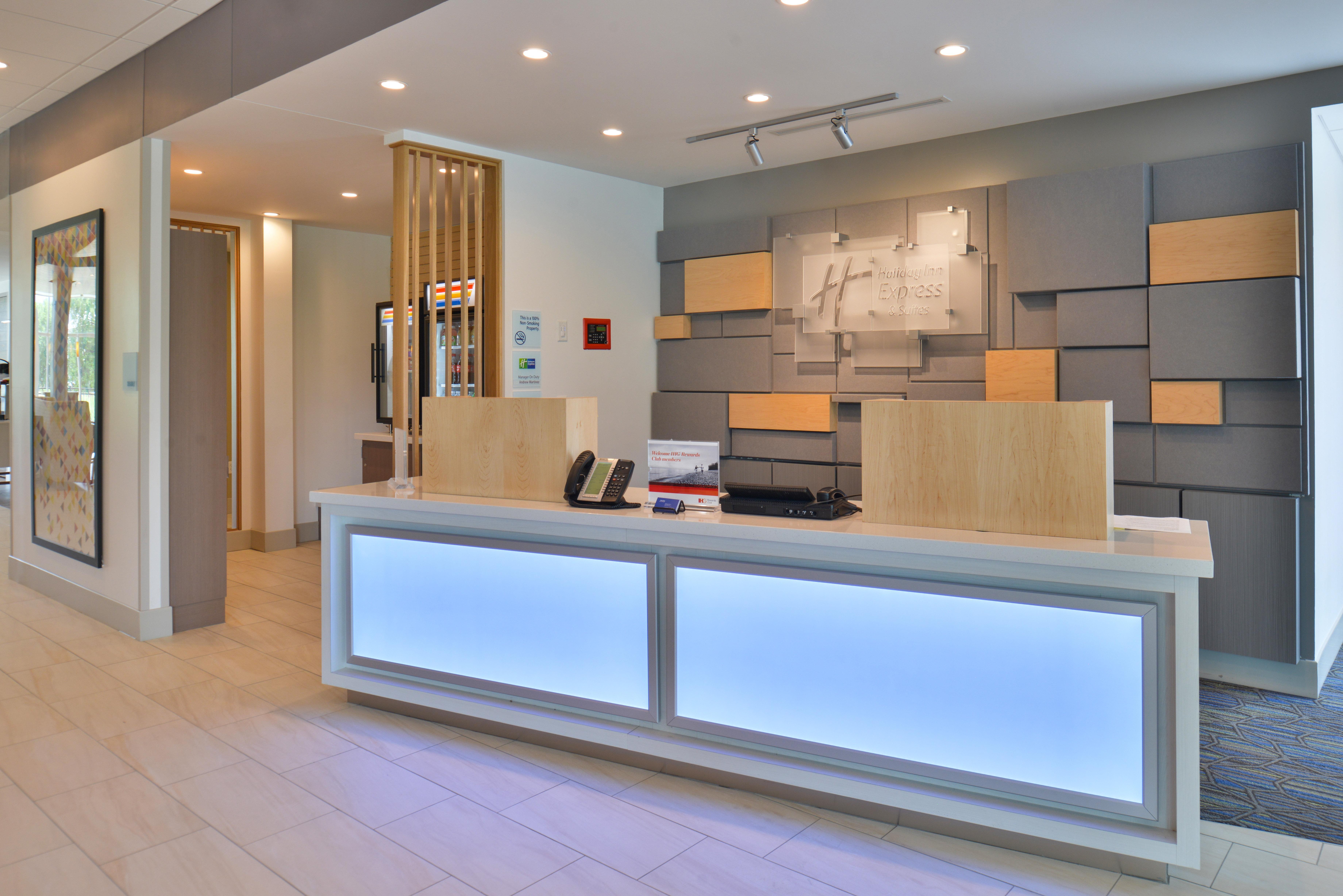 Holiday Inn Express & Suites Omaha Airport By Ihg Carter Lake Eksteriør bilde