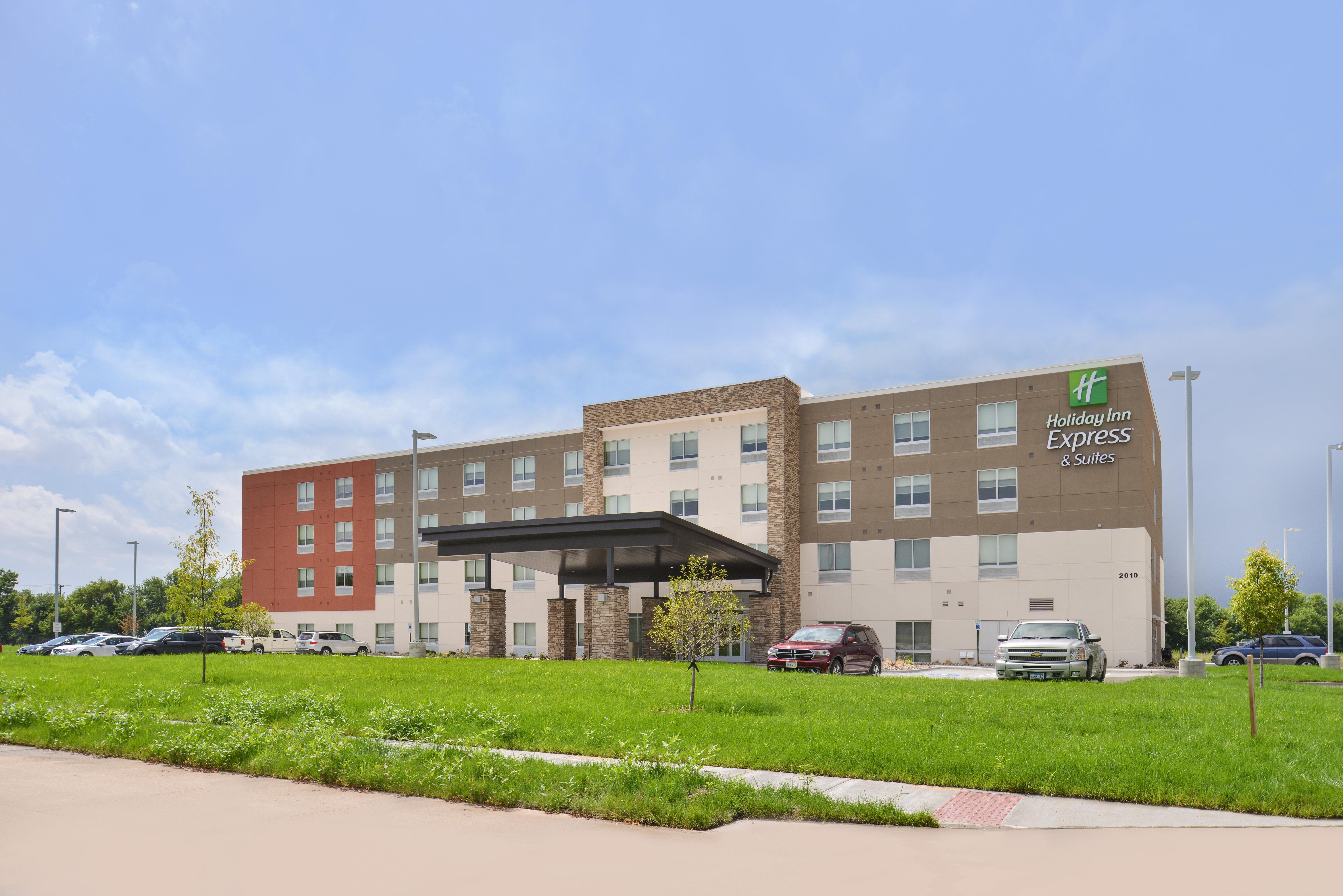 Holiday Inn Express & Suites Omaha Airport By Ihg Carter Lake Eksteriør bilde