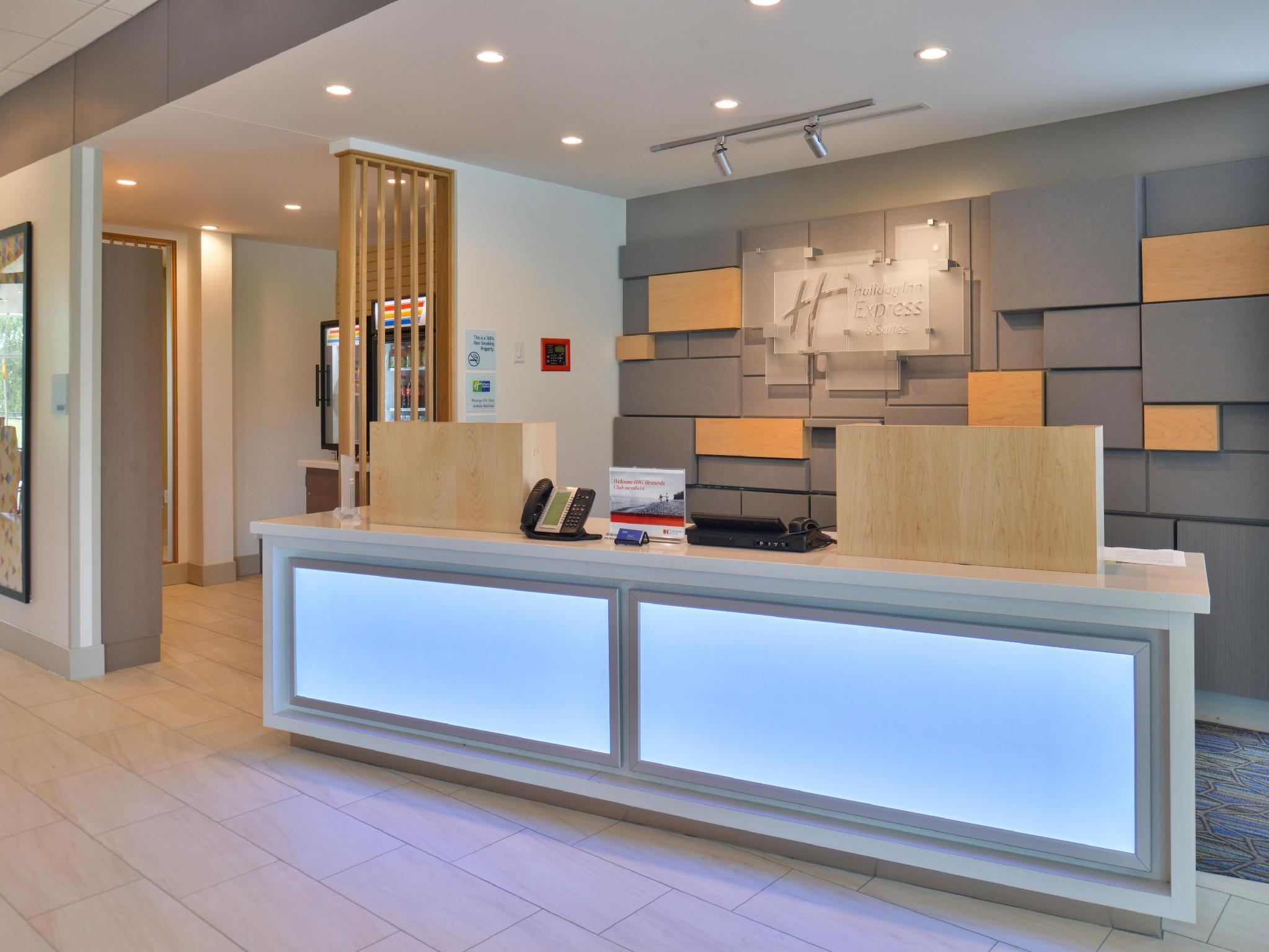 Holiday Inn Express & Suites Omaha Airport By Ihg Carter Lake Eksteriør bilde