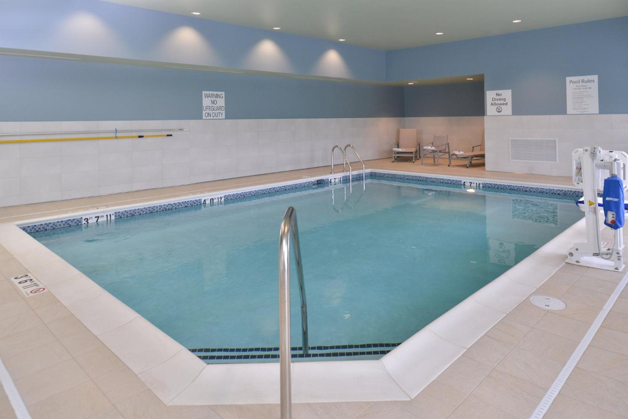Holiday Inn Express & Suites Omaha Airport By Ihg Carter Lake Eksteriør bilde