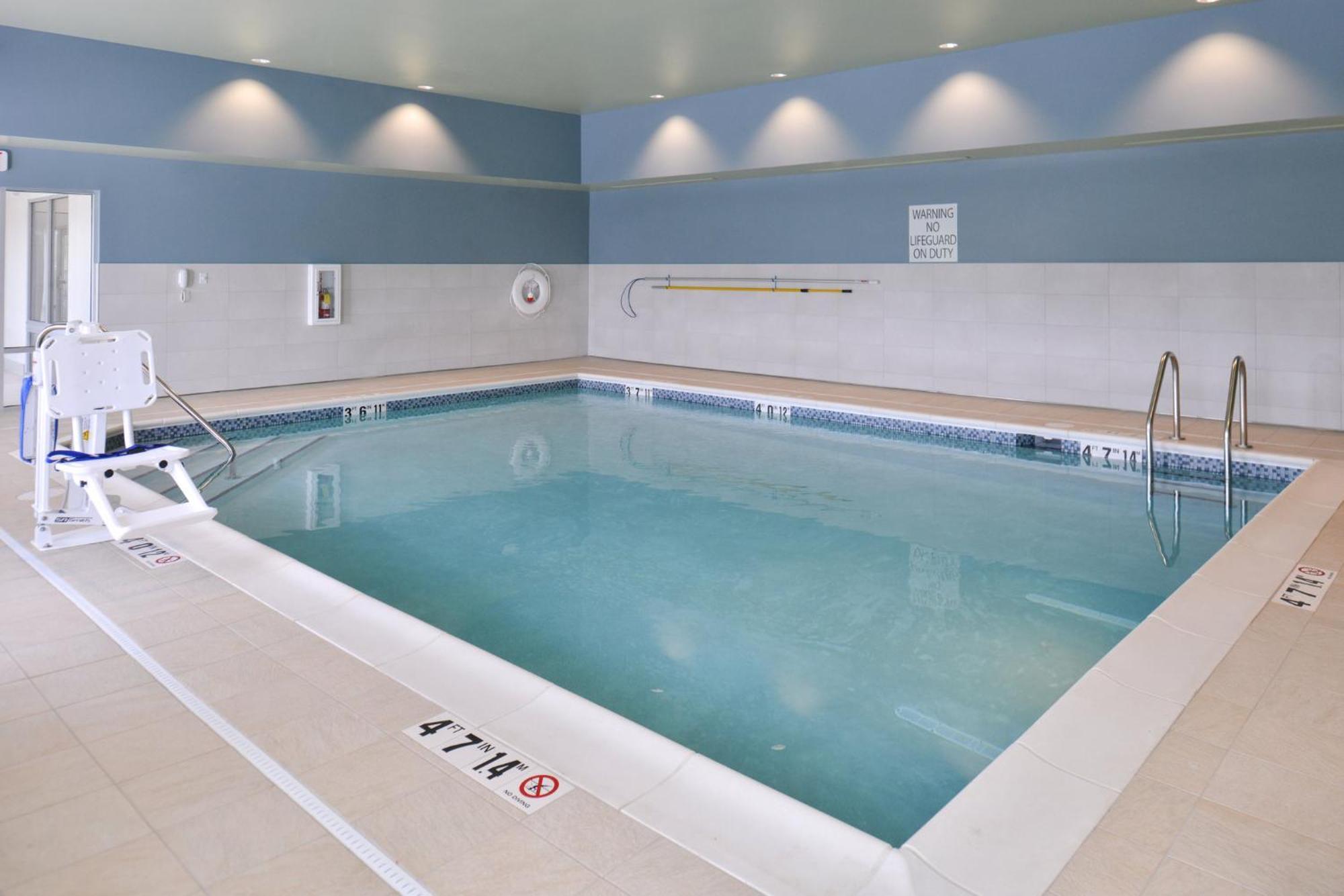 Holiday Inn Express & Suites Omaha Airport By Ihg Carter Lake Eksteriør bilde