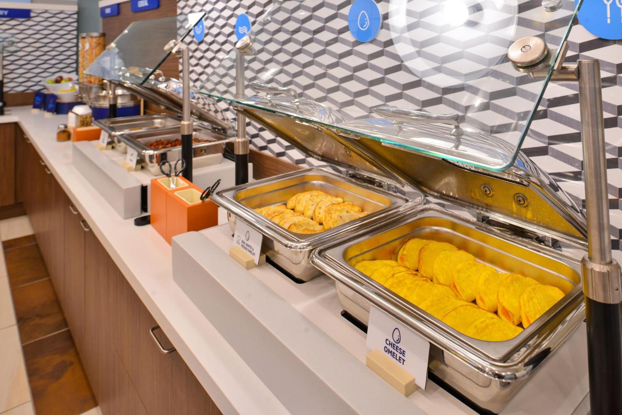Holiday Inn Express & Suites Omaha Airport By Ihg Carter Lake Eksteriør bilde