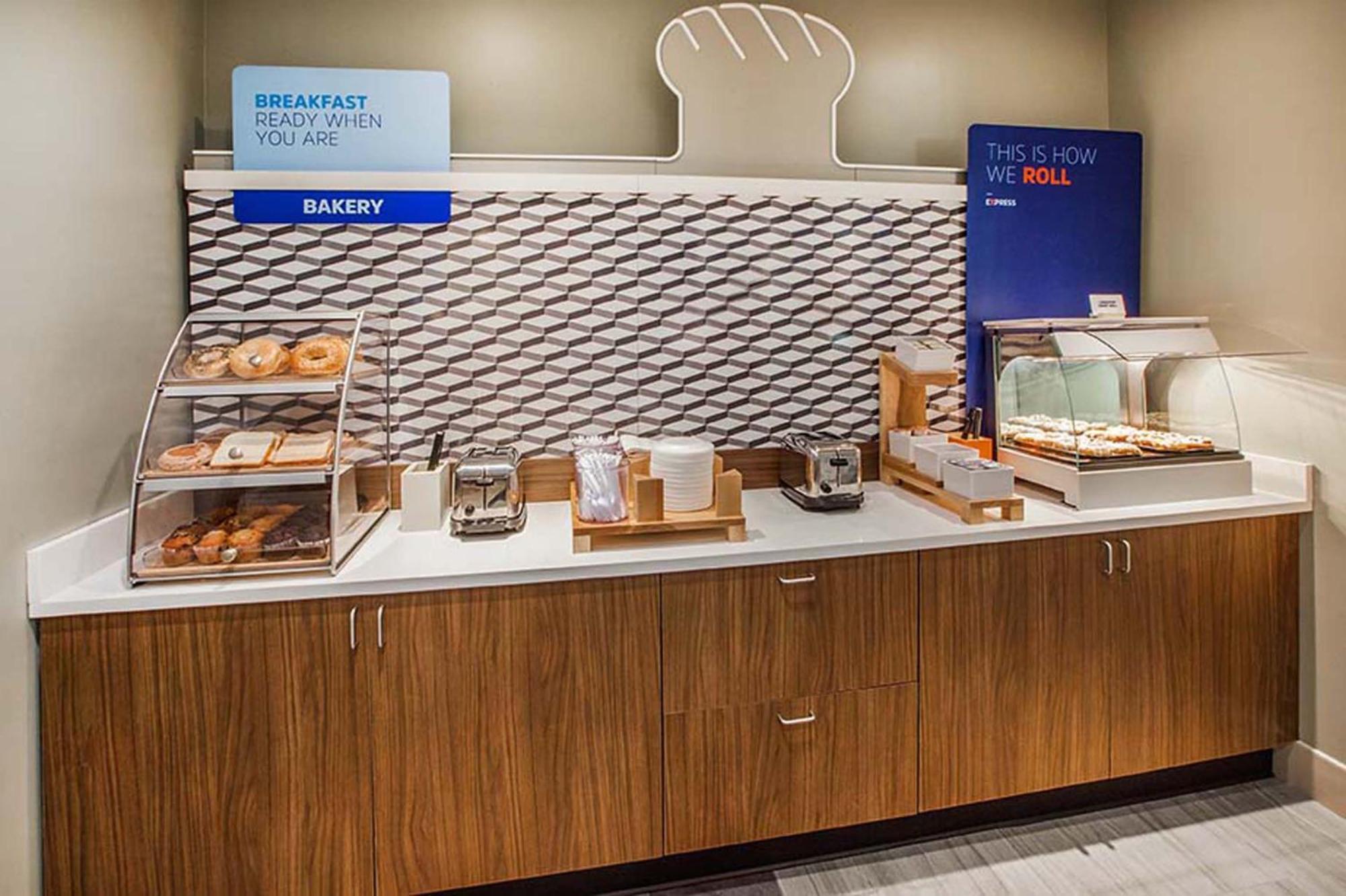 Holiday Inn Express & Suites Omaha Airport By Ihg Carter Lake Eksteriør bilde