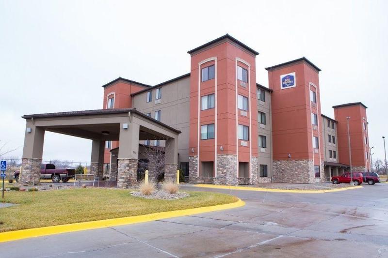Holiday Inn Express & Suites Omaha Airport By Ihg Carter Lake Eksteriør bilde